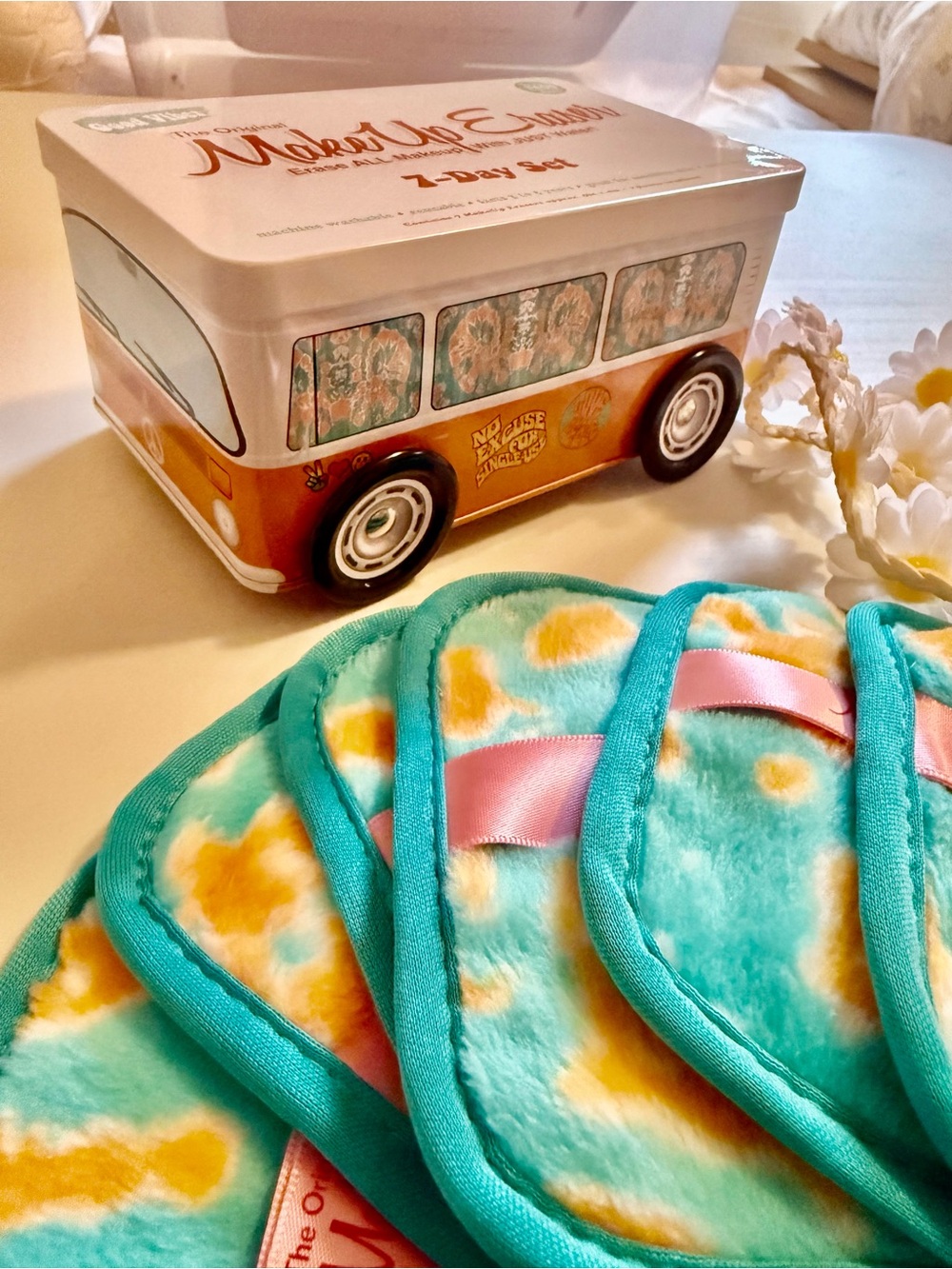 MakeUp Eraser good Vibes Makeup Remover Pads - 6-Day Set Volkswagen Bus Van tin